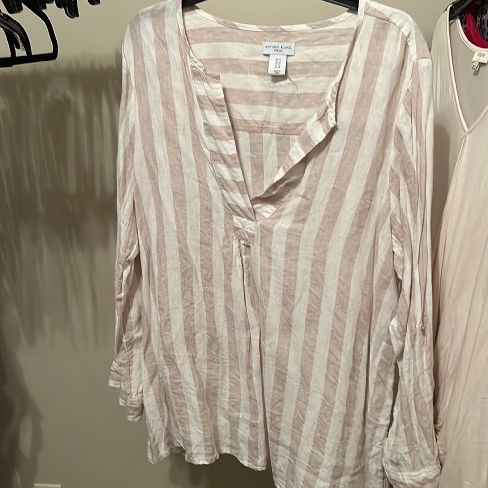 Size 1X beige and white linen tunic. Smoke free home!